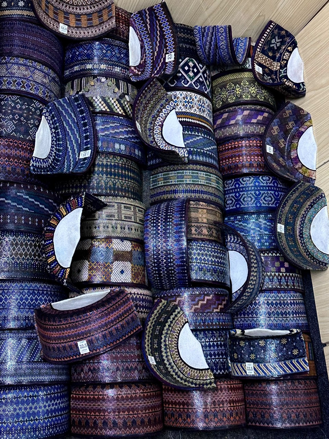 AIVEE CAPS collection